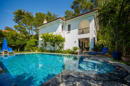 Villa Watsons, Besevler Sokakta, 4 yatak odalı, 8 kişilik Özel havuzlu Villa